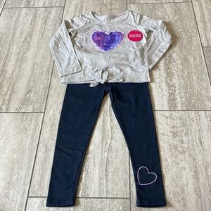 Pair of gray top long sleeves & blue skinny pants for girls size 5-6,Ponytails